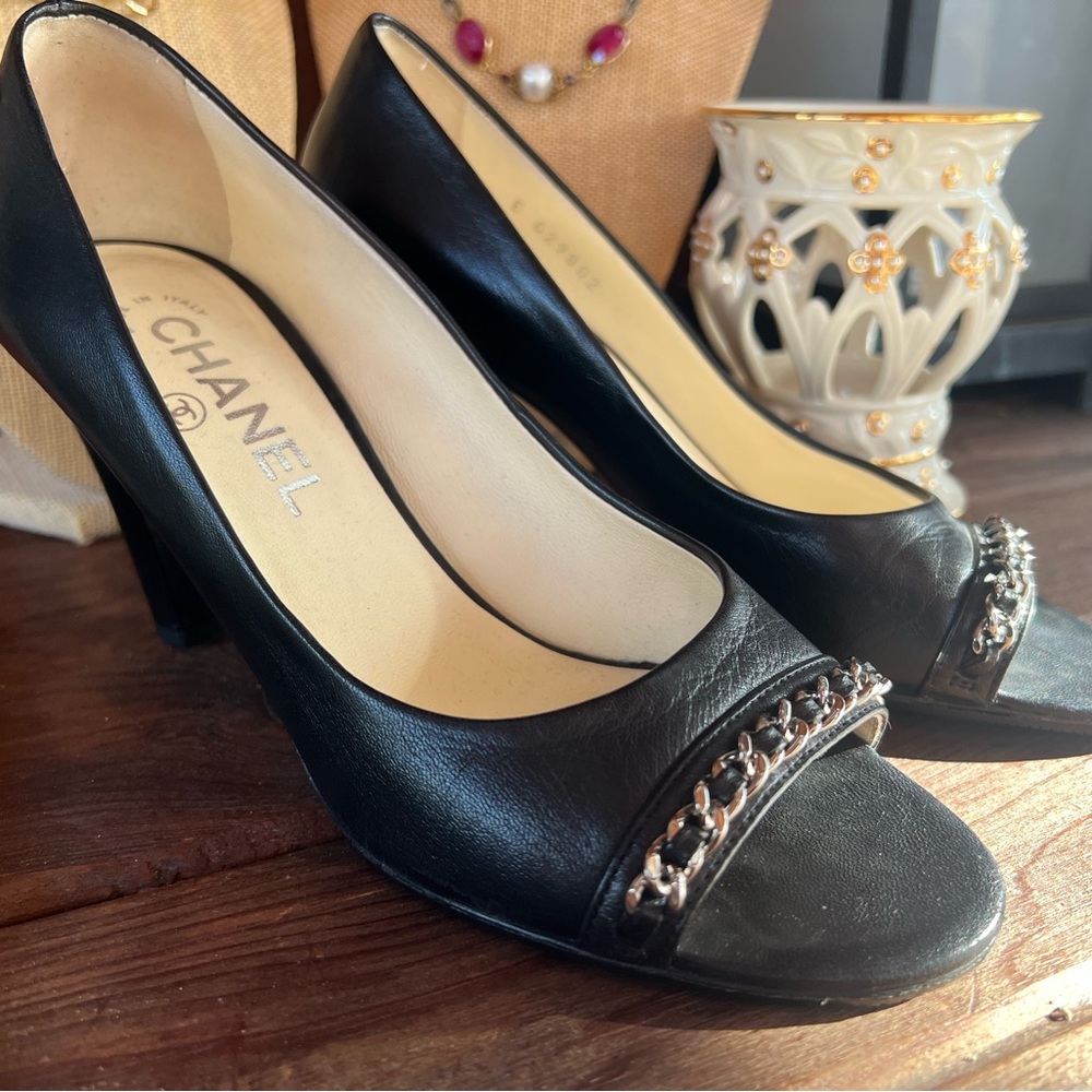 Chanel Interlocking CC Logo Heels 7.5, black. Open Toe